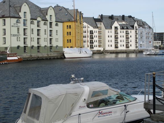 Blick auf den Hafen von Alesund