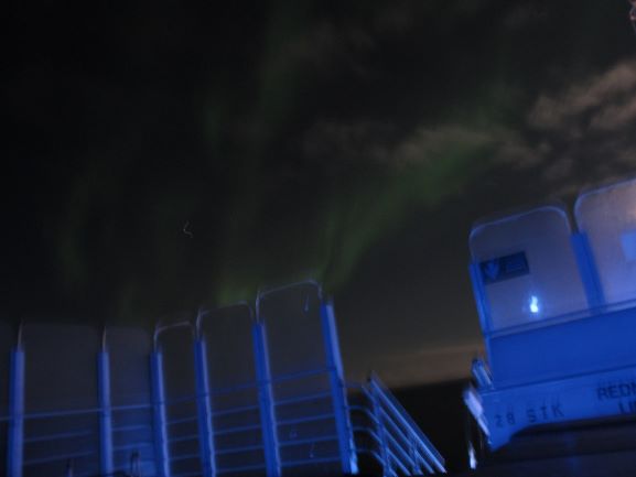Polarlichter über dem Schiff